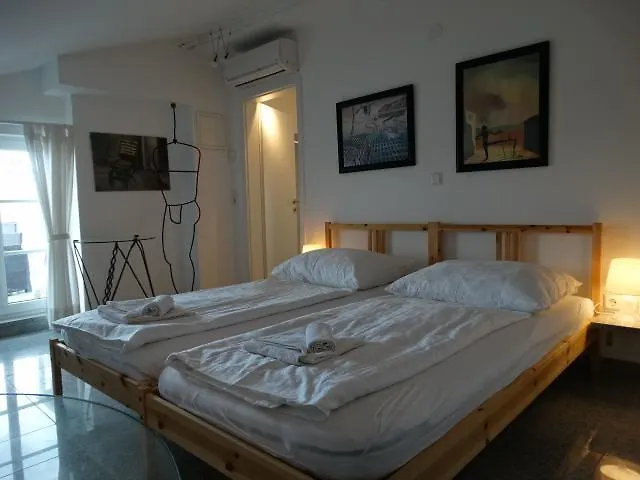 Julia 아파트 풀라