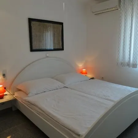 Julia Apartment *